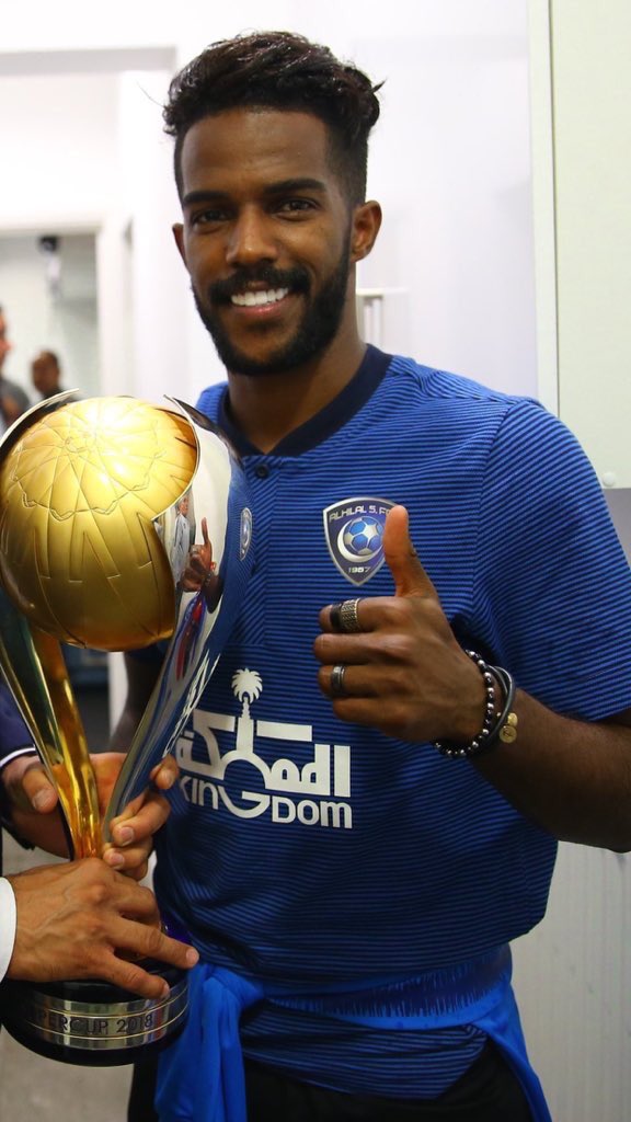 نواف العابد يُشعل أجواء الهلال الاحتفالية