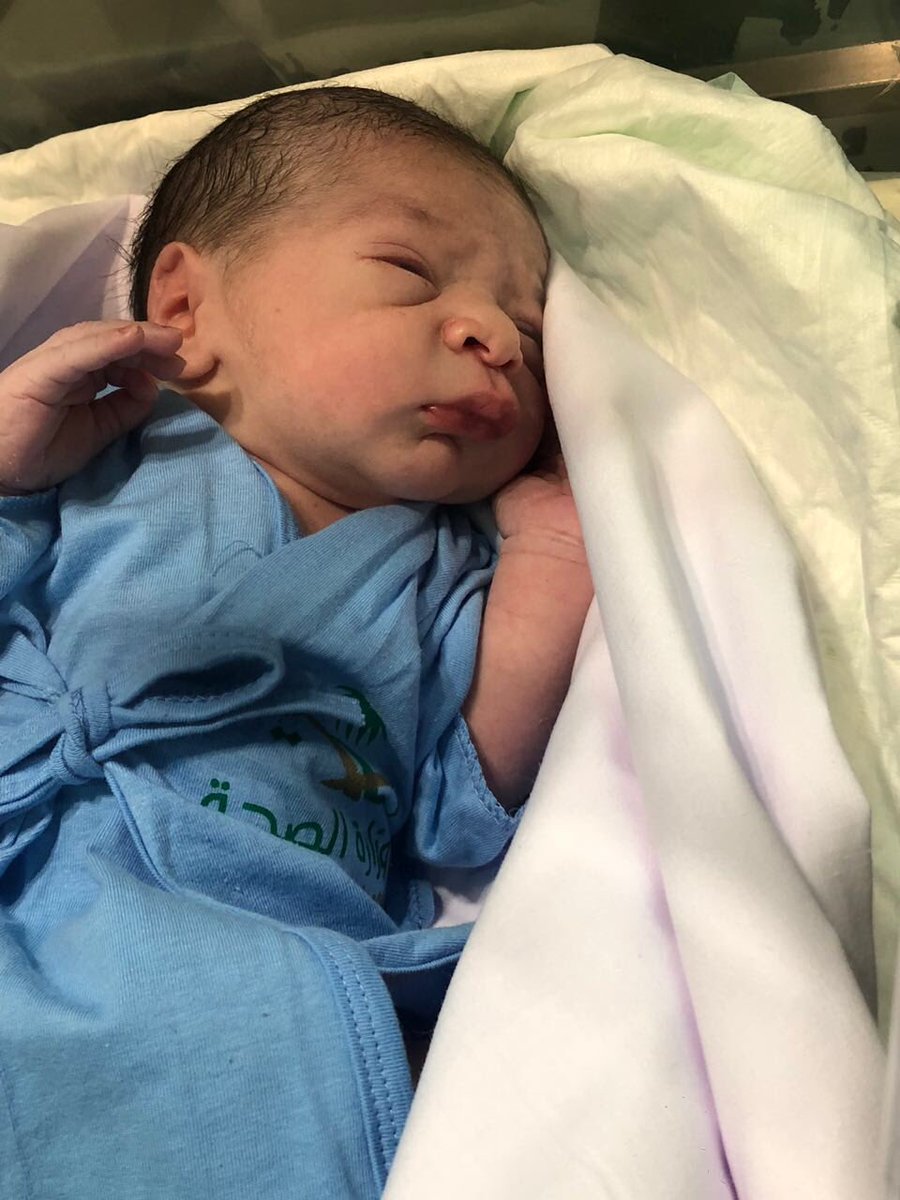 وضاح.. أول مولود في مستشفى جبل الرحمة ووالده يسميه باسم المدير - المواطن