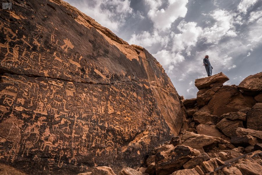 اكتشاف مواقع يعود تاريخها إلى 100 ألف عام في جبال جنوب الرياض