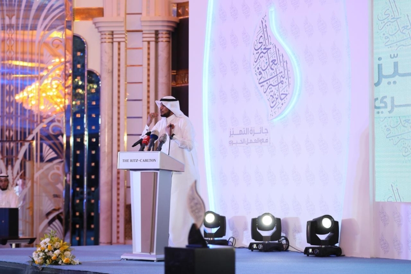 عبدالله بن بندر يكرم الفائزين بجائزة التميز في العمل الخيري - المواطن