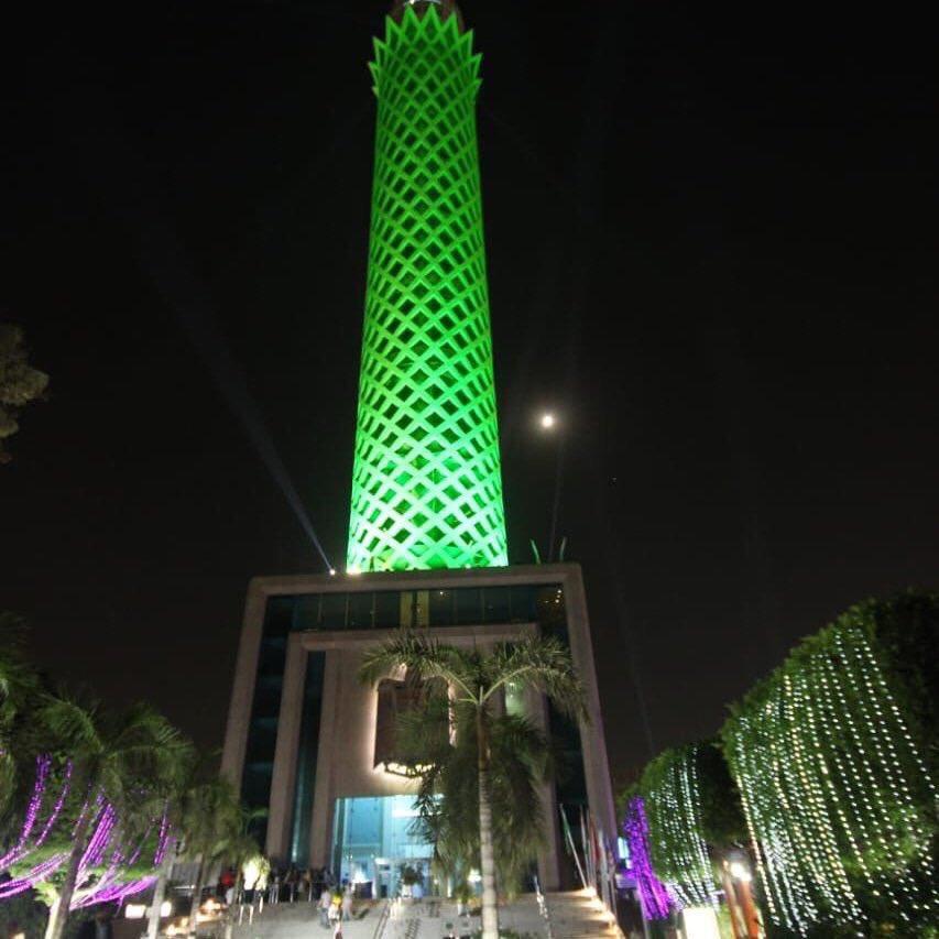 شاهد.. برج القاهرة يتزين باللون الأخضر