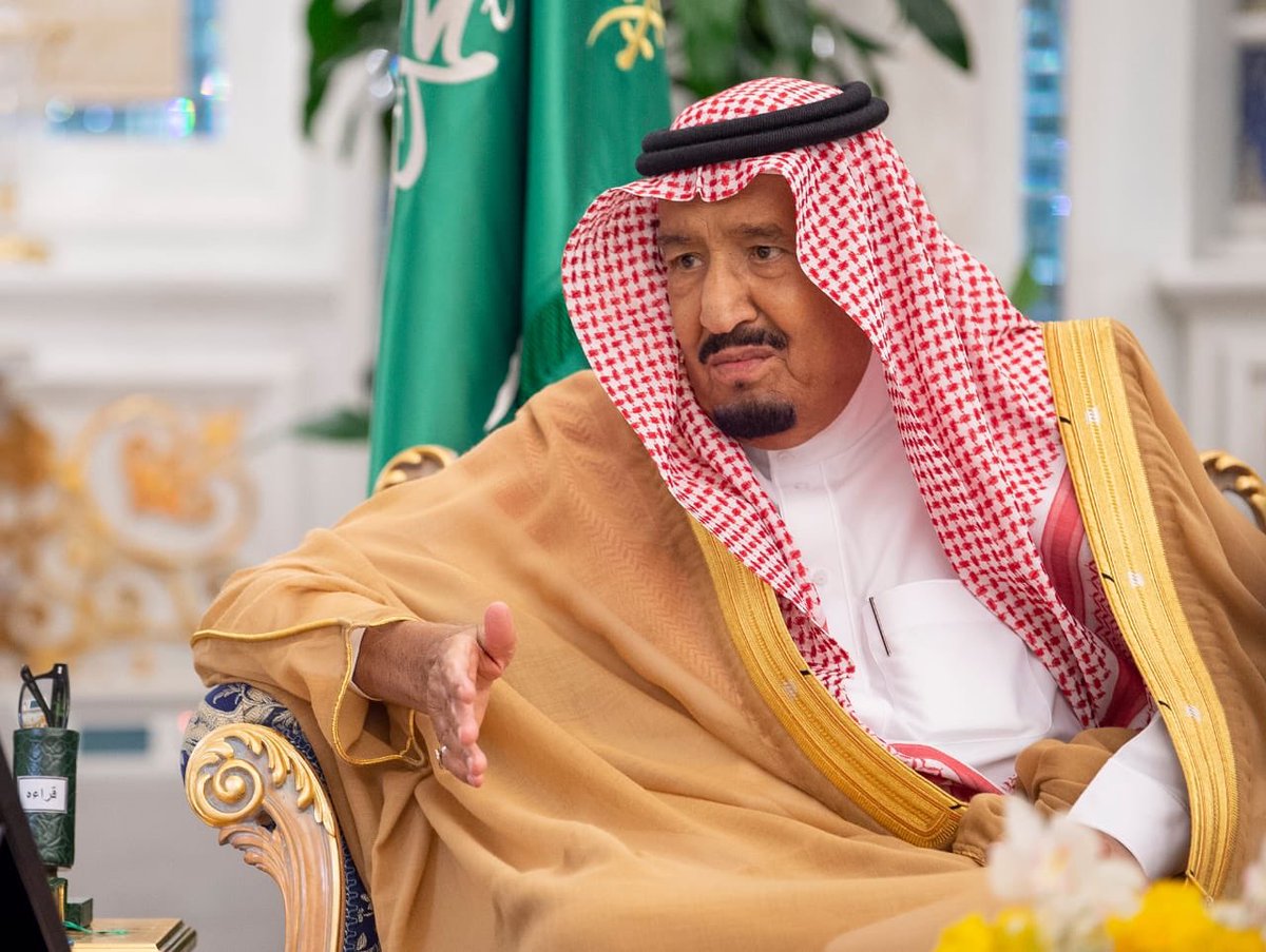 الملك يتسلم التقرير السنوي الـ54 للنقد العربي السعودي ويشيد بجهود المؤسسة