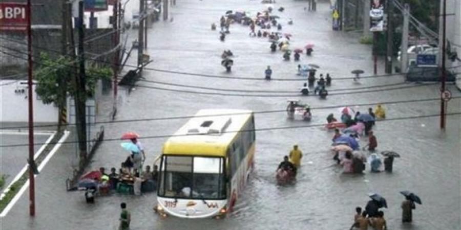 شاهد.. إعصار الفلبين المدمر يشرد الآلاف وتحذيرات من أمواج عاتية