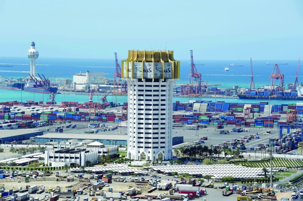إيقاف الملاحة في ميناء جدة بسبب سوء الأحوال الجوية