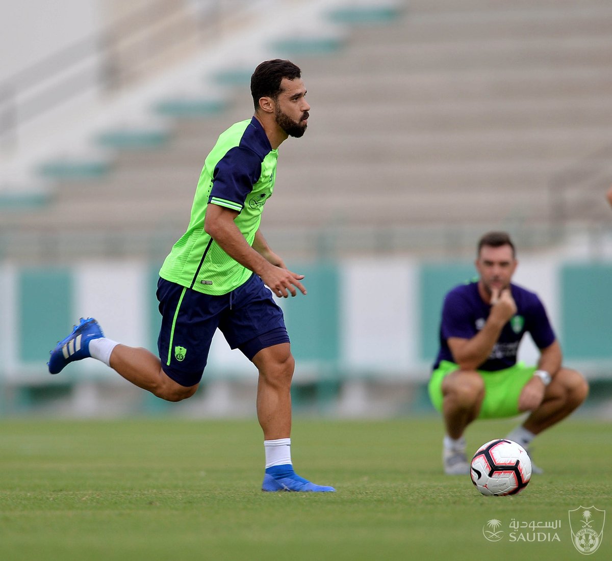 نجم الأهلي يُشعل الصراع بين الزمالك وبيراميدز