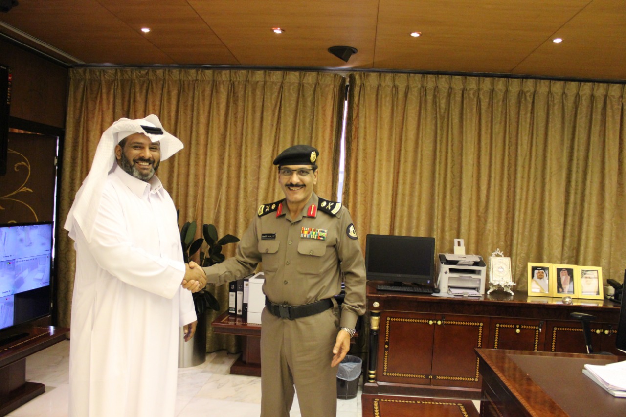 شرطة الرياض تكرم مواطنًا قدم معلومات جنائية مهمة وسائقا باكستانيا أعاد مقتنيات ثمينة