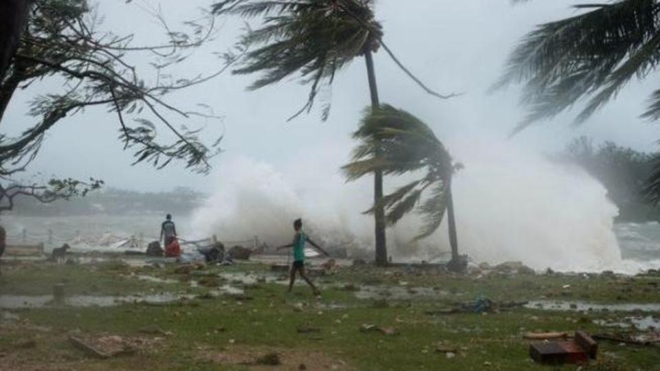 إجلاء 700 أسرة فلبينية عن منازلها بسبب إعصار ساولا
