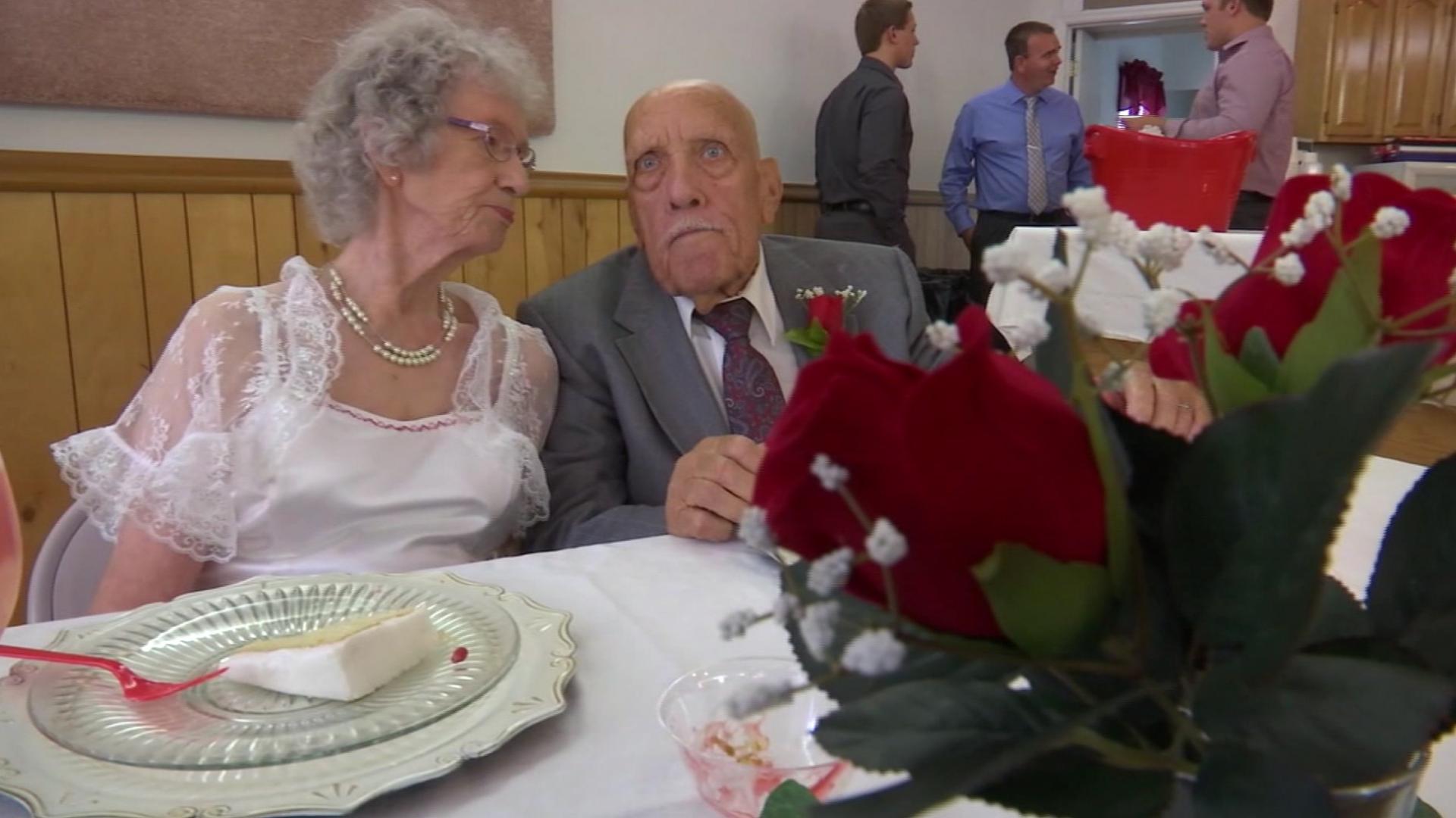 الحب لا يعرف العمر.. سنه 95 عامًا وتزوج ذات الـ81 ربيعًا