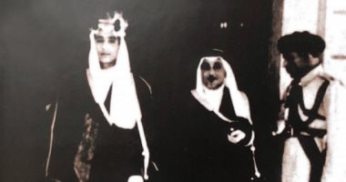 صورة نادرة للملك سلمان أثناء زيارة رسمية إلى مصر عام 1951