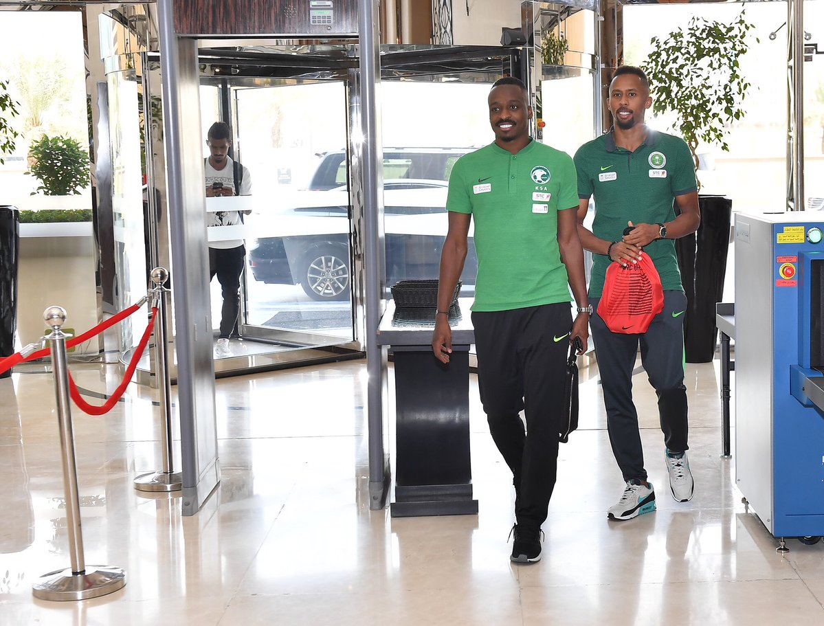 لاعبو الأخضر يصلون معسكر الرياض