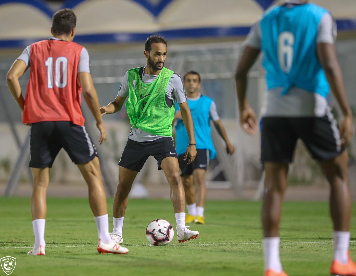 في حضور الجابر.. الهلال يستعد لمواجهة الرائد