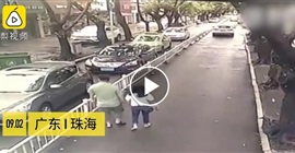 فيديو مروع.. امرأة تدهس بسبب خطأ القيادة!