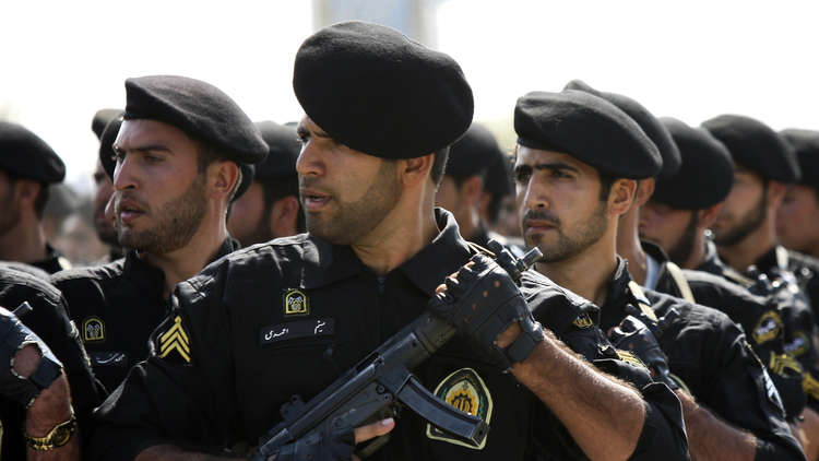 قتلى وجرحى في هجوم مسلح استهدف عرضاً عسكرياً إيرانياً في الأهواز