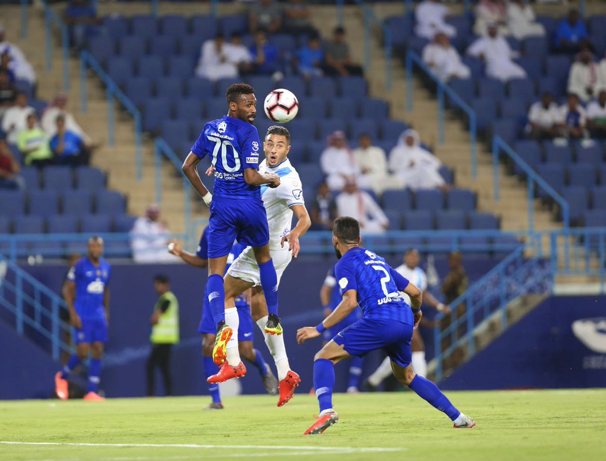 الهلال يتقدم على الباطن بثلاثية في الشوط الأول