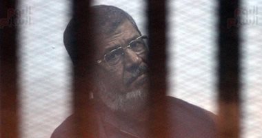 اجتمعت المحكمة لمحاكمة مرسي فأحال القاضي فني الصوت للنيابة ورفع الجلسة - المواطن