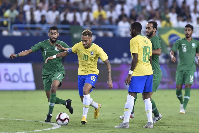 السعودية ضد البرازيل .. تألق سلمان الفرج وعطيف.. وطرد ...