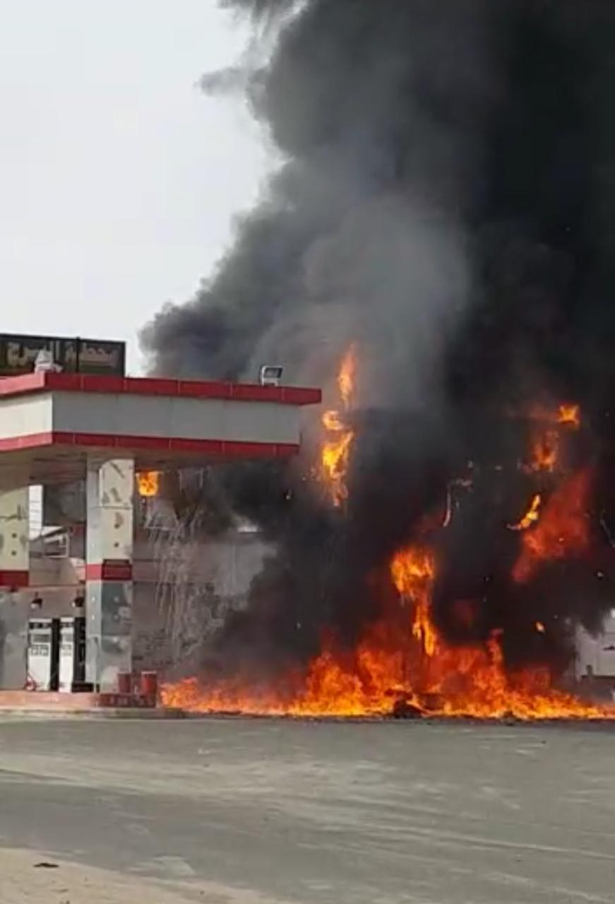صور.. حريق مروع يلتهم محطة بنزين في راشدية مكة - المواطن