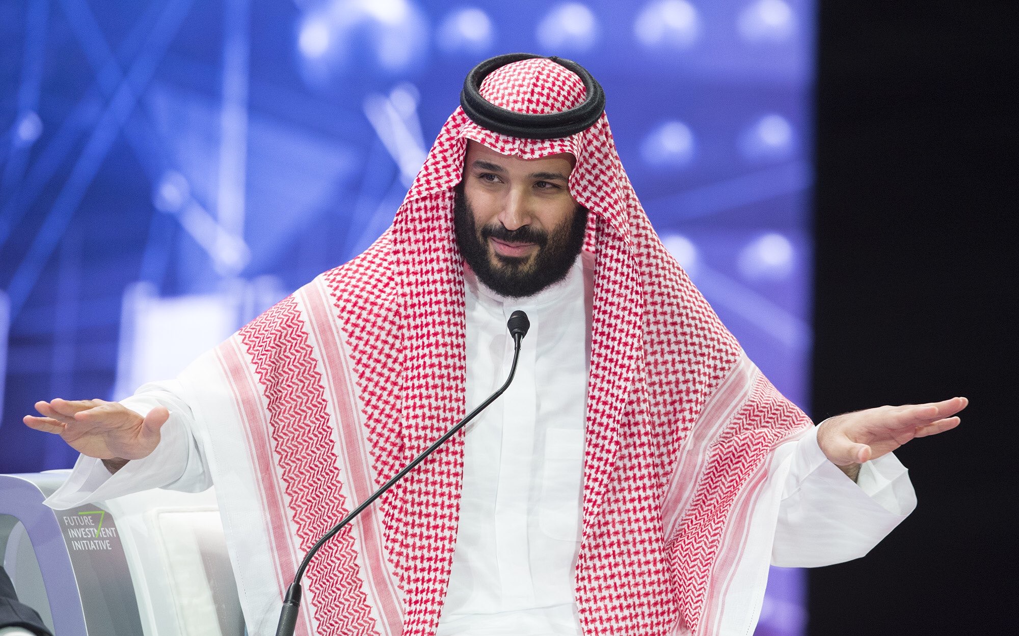 إذا تحدثت الرياض صمت العالم.. حضور طاغٍ لعفوية الأمير محمد بن سلمان
