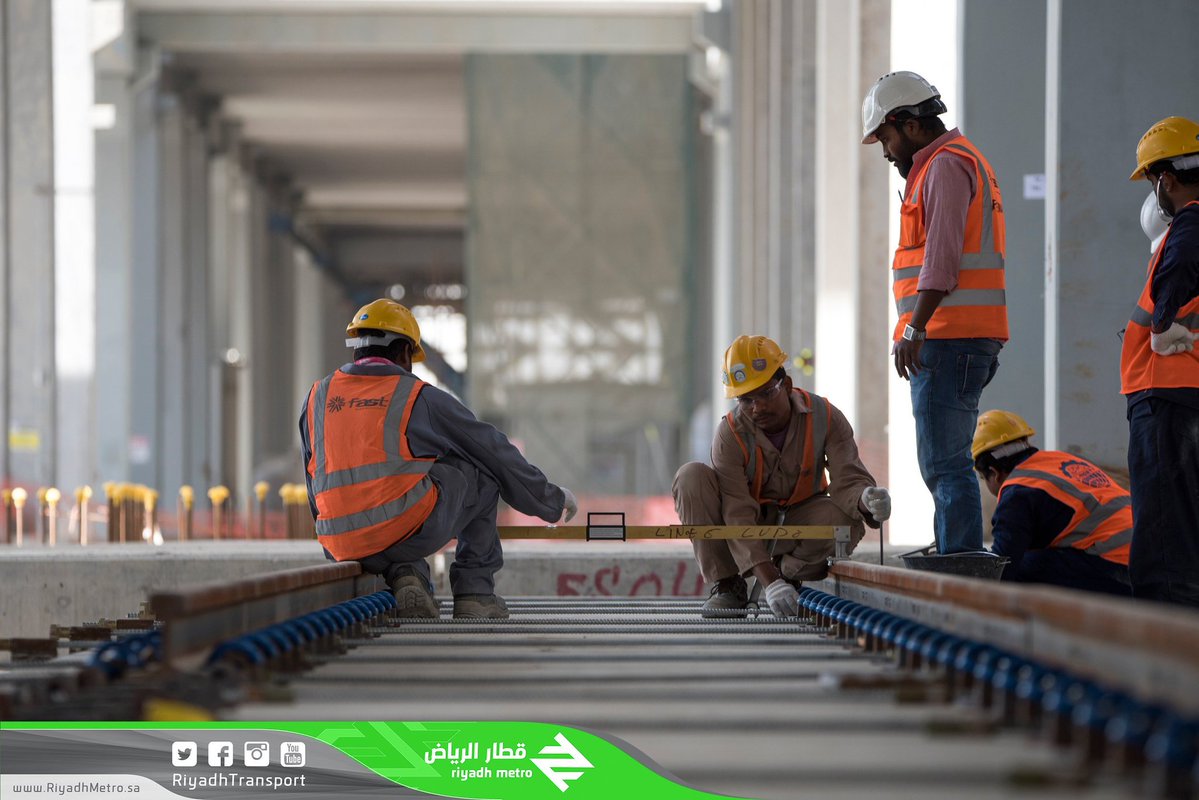 صور.. تركيب السكك الحديدية بنسبة 91% لقطار الرياض