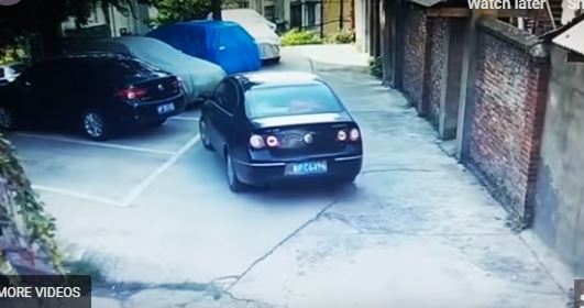 فيديو.. سائق مخمور يحاول ركن سيارته