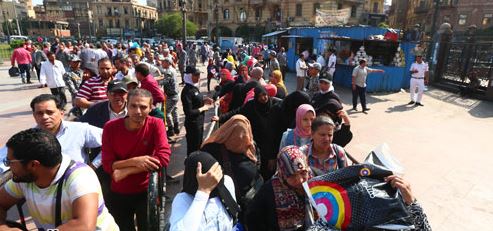طوابير البطاطس في مصر تصل وزارة الداخلية