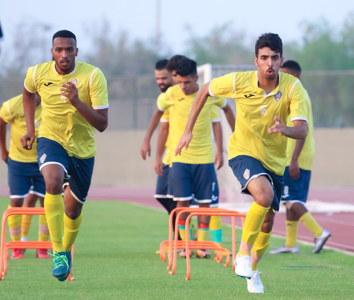 أُحد يواصل تدريباته قبل مواجهة الإسبان وديًّا