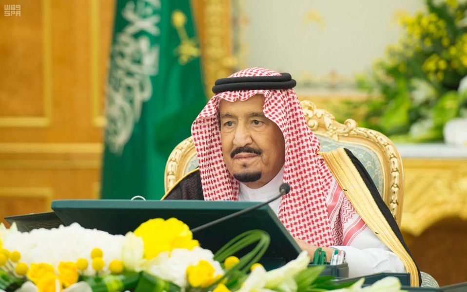 الملك يعفي نائب رئيس الاستخبارات أحمد عسيري والمستشار في الديوان الملكي سعود القحطاني