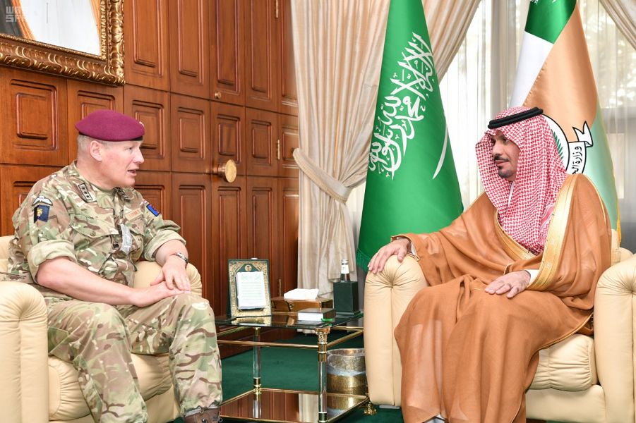 وزير الحرس الوطني يبحث التعاون المشترك مع كبير العسكريين البريطانيين