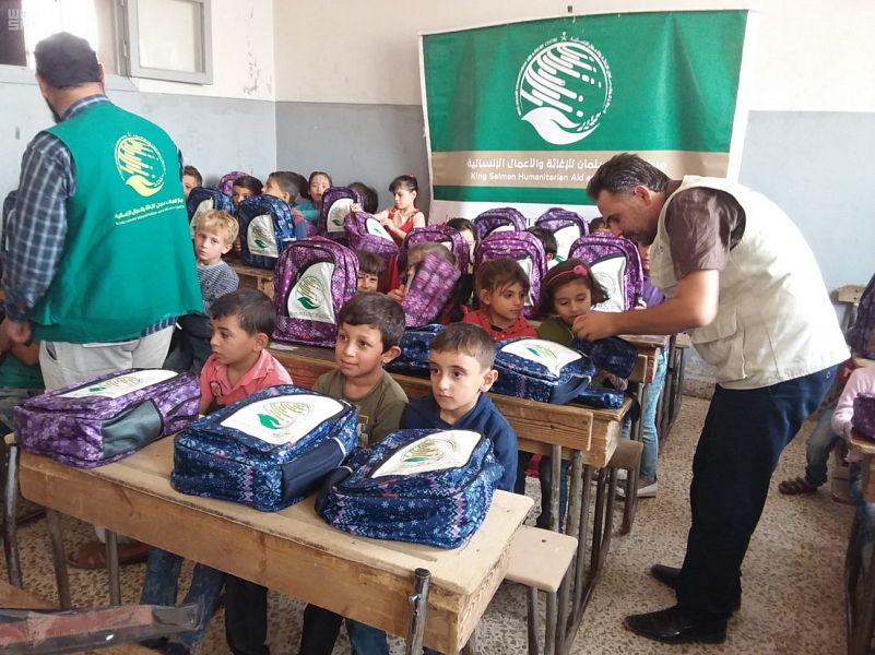 طلاب حلب يتلقون هدية مركز الملك سلمان للإغاثة