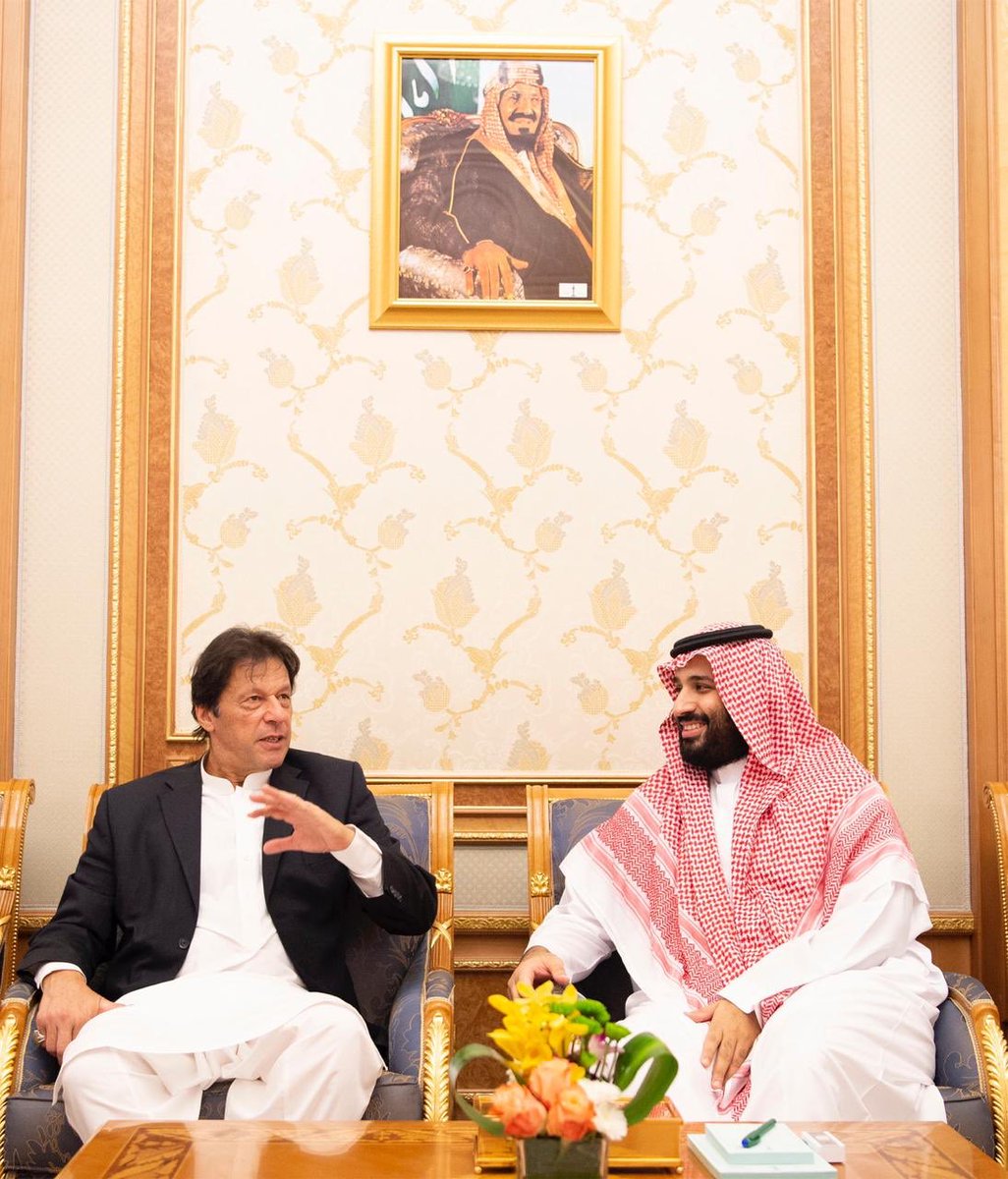 ولي العهد يبحث مع رئيس وزراء باكستان تعزيز التعاون المشترك