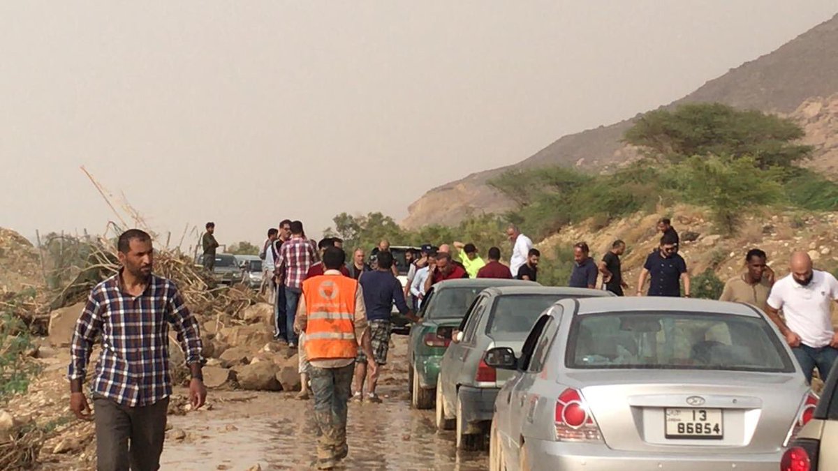 صور.. ارتفاع ضحايا سيول الأردن إلى 18 قتيلاً و34 مصابًا وعشرات المفقودين