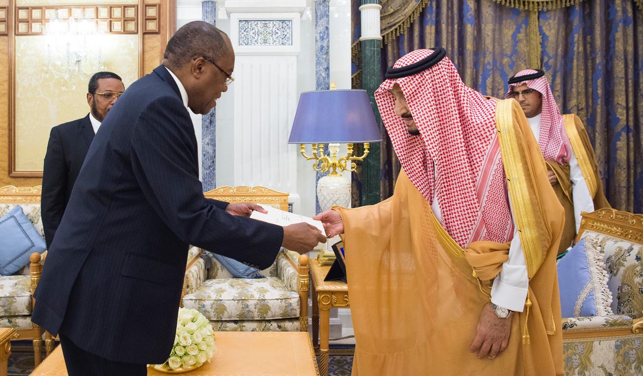 الملك يتسلم رسالة خطية من رئيس أنغولا