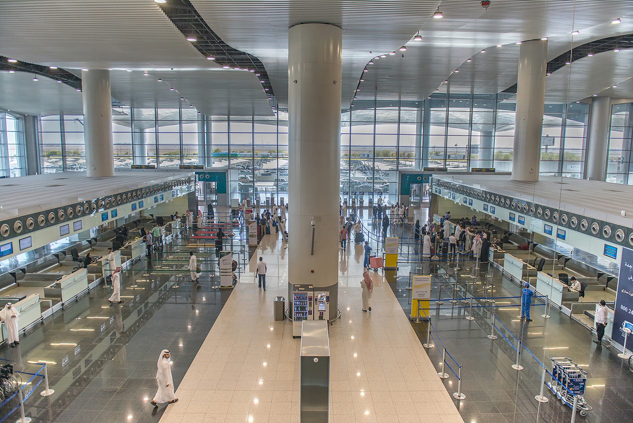 مطار الملك خالد يسجل أرقاماً قياسية