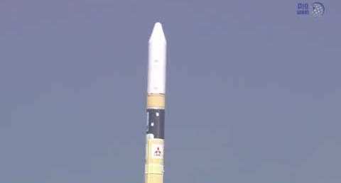 إطلاق القمر الصناعي الإماراتي خلیفة سات بنجاح