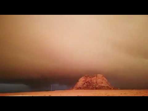 فيديو.. سحابة غدق مهيبة تغطي سماء قرى شمال عفيف