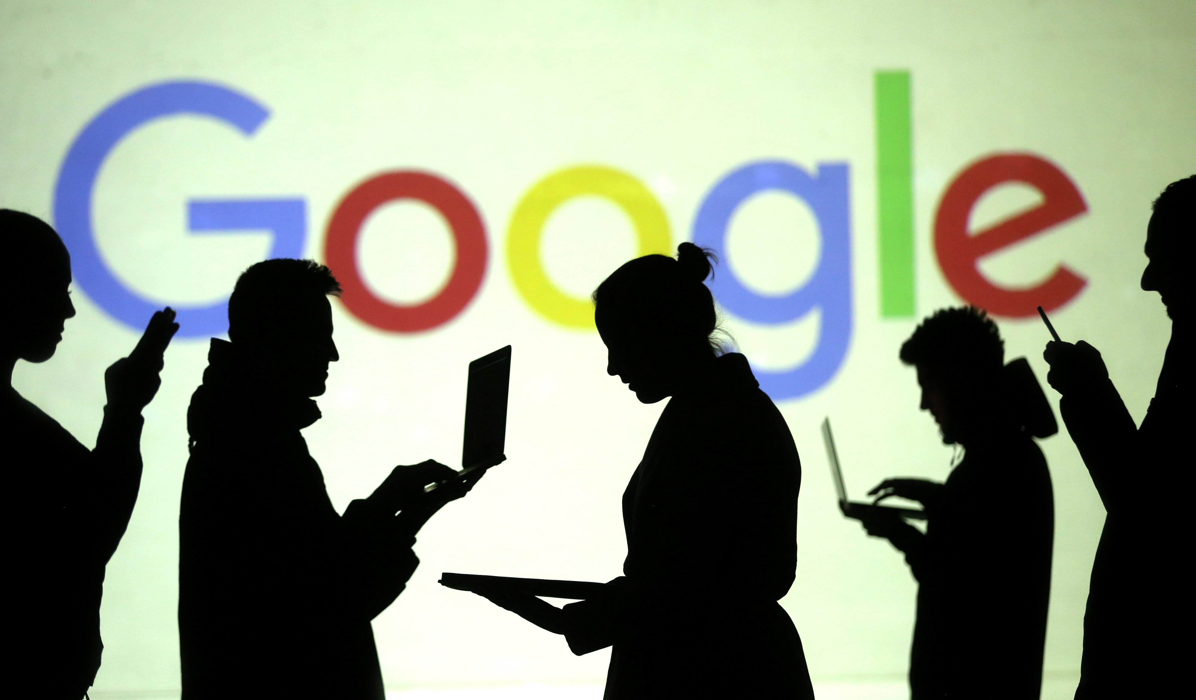 غوغل تفرض رسومًا على شركات الهواتف الذكية