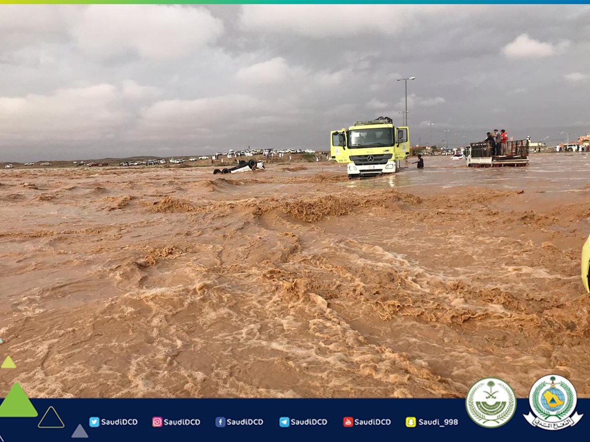 إنقاذ 7 أشخاص احتجزتهم أمطار وادي بقيعاء