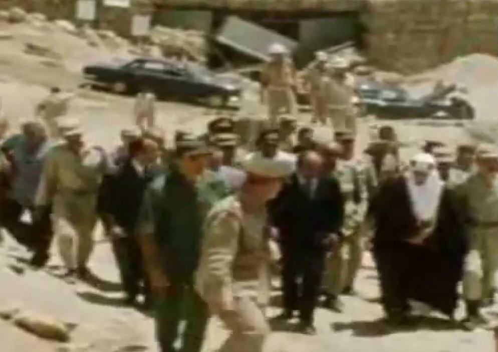 فيديو نادر.. الملك الفيصل والسادات فوق حطام خط بارليف