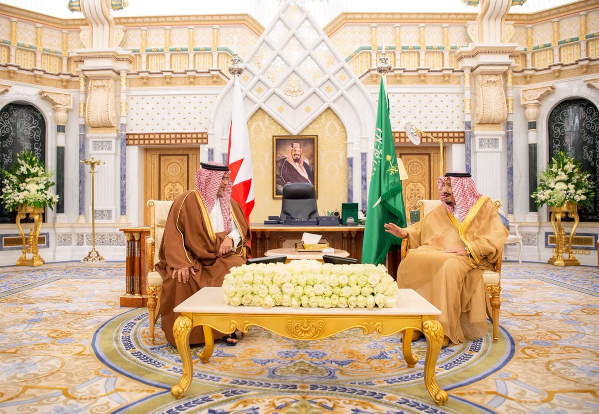الملك يستعرض العلاقات الأخوية مع ولي عهد البحرين