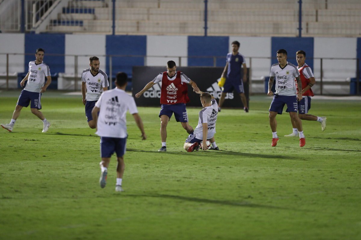 بعيدًا عن العيون.. الأرجنتين تستعد لمواجهة البرازيل