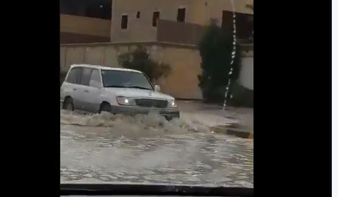 فيديو.. الأرصاد تحذر: أمطار غزيرة وسيول على المنطقة الشرقية