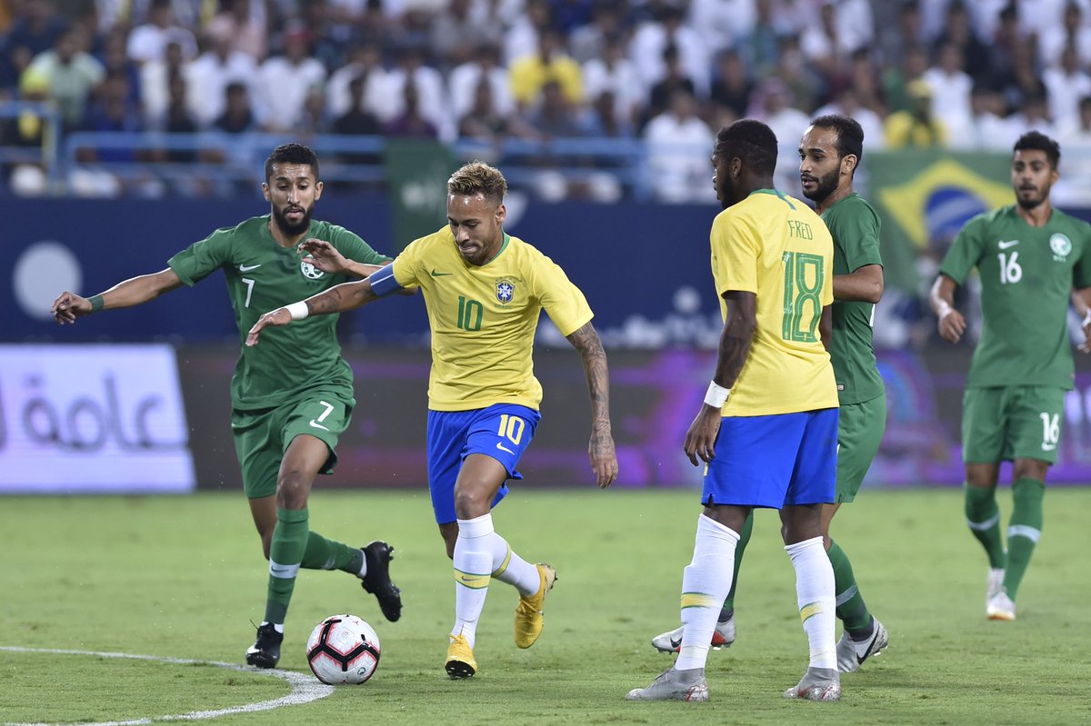 السعودية ضد البرازيل .. تألق سلمان الفرج وعطيف.. وطرد العويس الأبرز