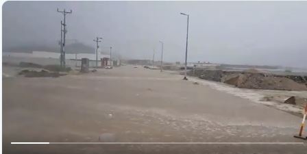 فيديو.. السيول تقتحم شوارع شرائع مكة الآن