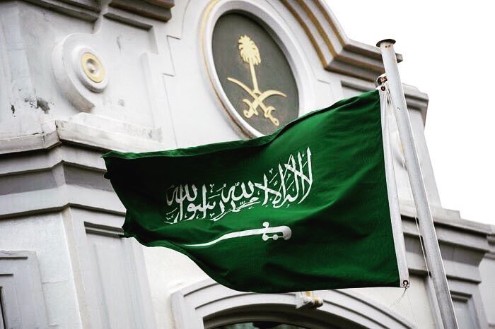 السعوديون صف واحد خلف القيادة: مساعٍ واهنة مآلها الزوال