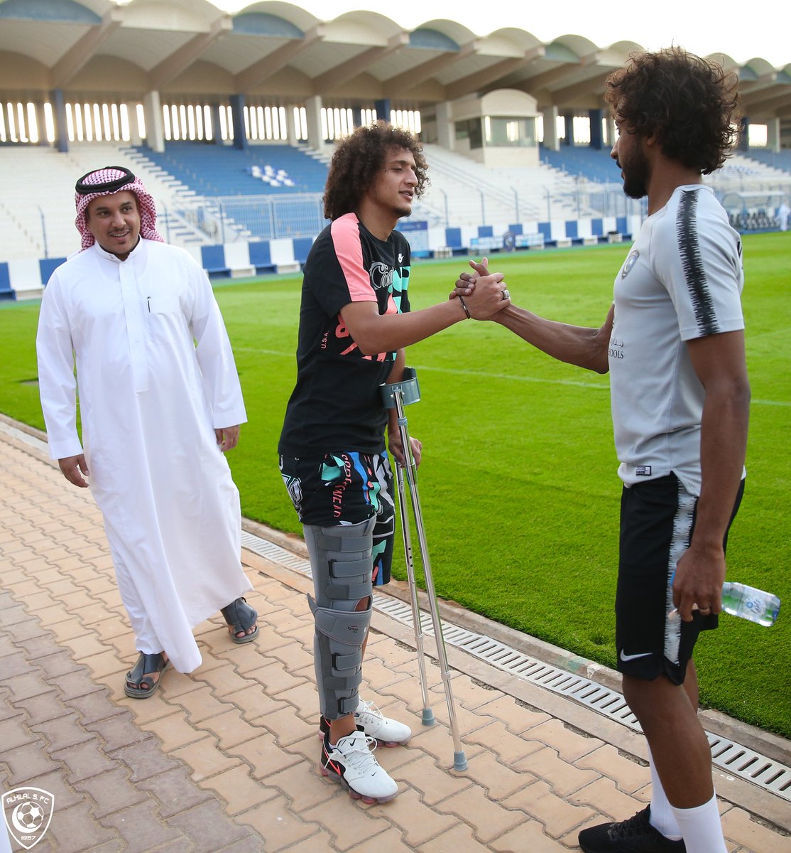 الهلال يعاود تدريباته.. وعموري يظهر بالعكاز