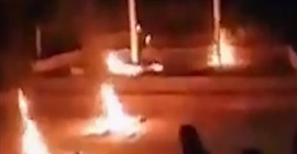 فيديو مروع.. سرق السيارات فأحرقوه حيًّا!
