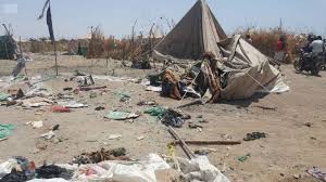 قذائف الحوثي الغادرة تودي بحياة امرأة وتصيب نازحين بمخيم بني جابر