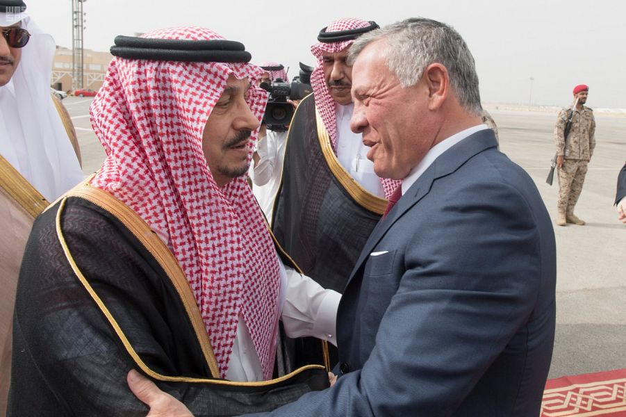 ملك الأردن يصل الرياض وفيصل بن بندر على رأس مستقبليه