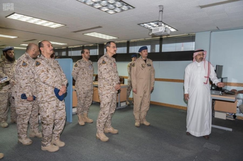صور.. قائد القوات الجوية يتفقد مناورات العلم الأخضر السعودي البريطاني صور.. قائد القوات الجوية يتفقد مناورات العلم الأخضر السعودي البريطاني