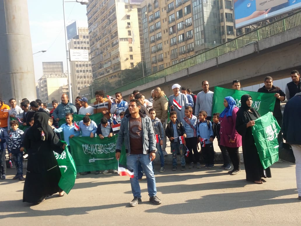 صور.. احتشاد آلاف المصريين في ميدان التحرير احتفاء بزيارة ولي العهد